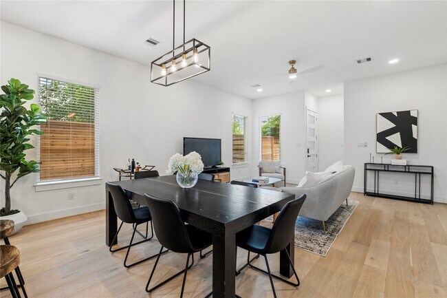 Photo - 4110 Cortlandt St