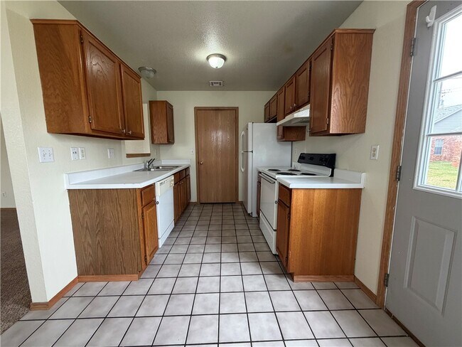 Photo - 607 N Main St