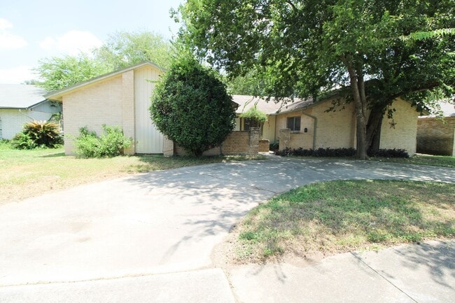Building Photo - 4724 Oakfield Way