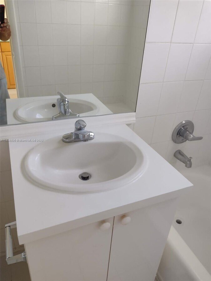 Photo - 670 NE 88th Terrace Unidad 8