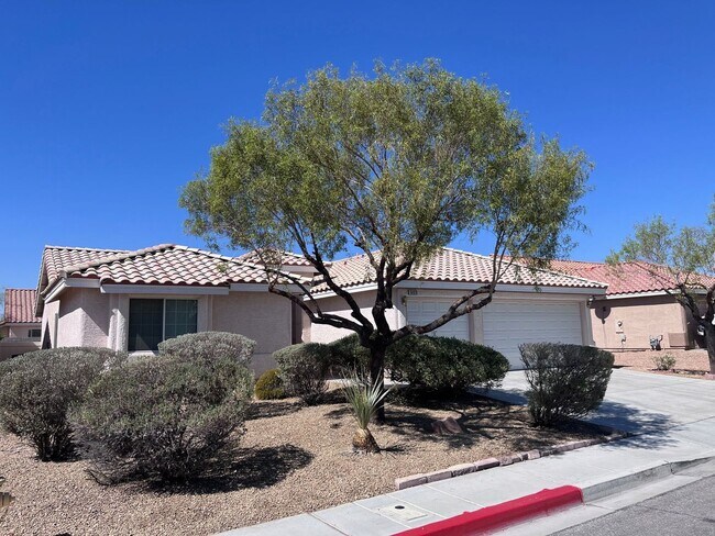 Photo - 3 Bed / 2 Bath / 3 Car Garage