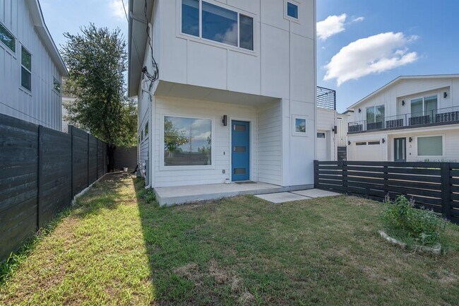 Photo - 1419 Montopolis Dr Unit 1
