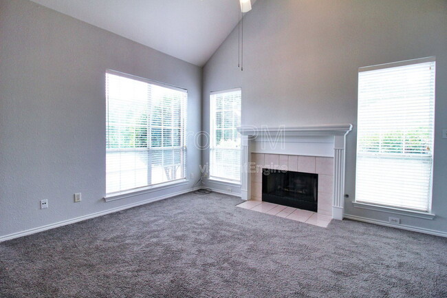 Photo - 8435 Creekside Cir
