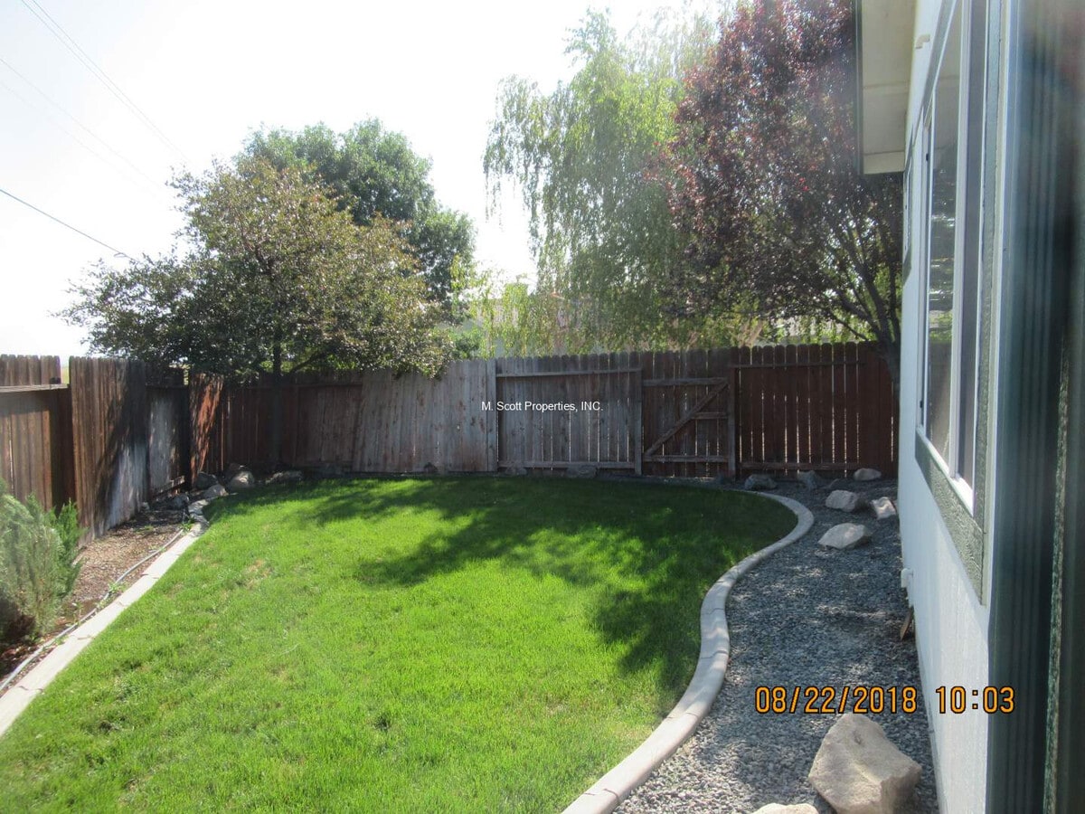 Photo - 1061 Cedar Crest Dr