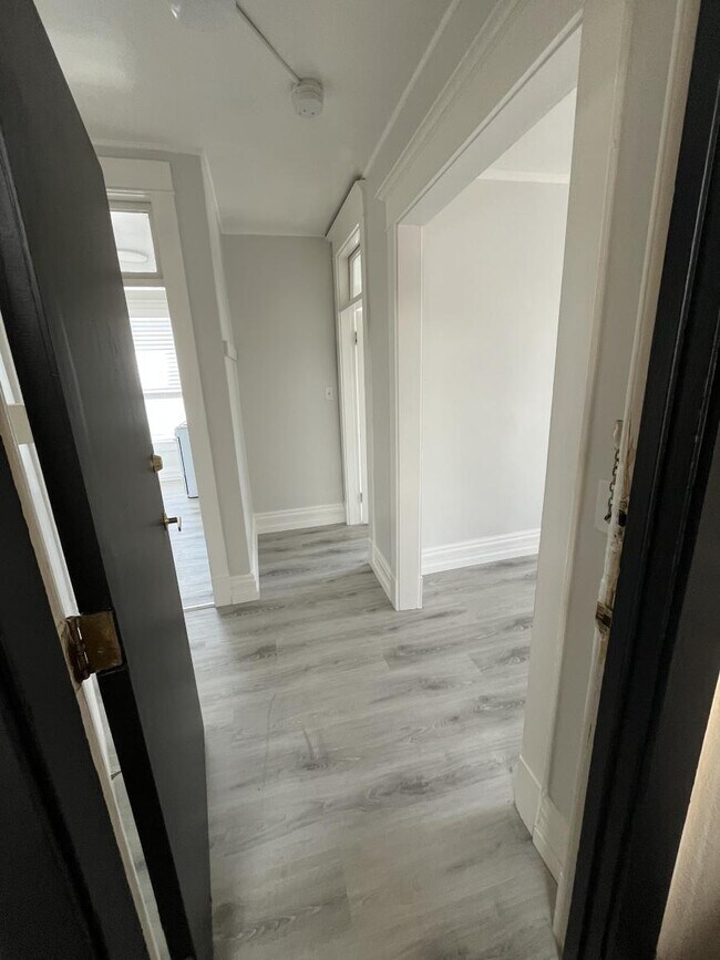 Photo - 1 bedroom in Regina SK S4P 2K8