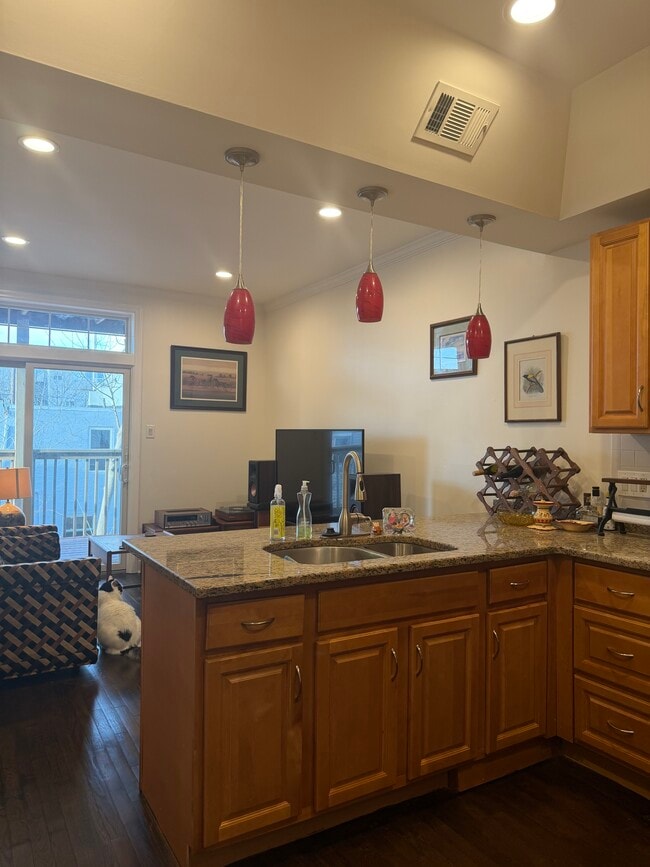 Building Photo - 1917 Wharton St Unit B