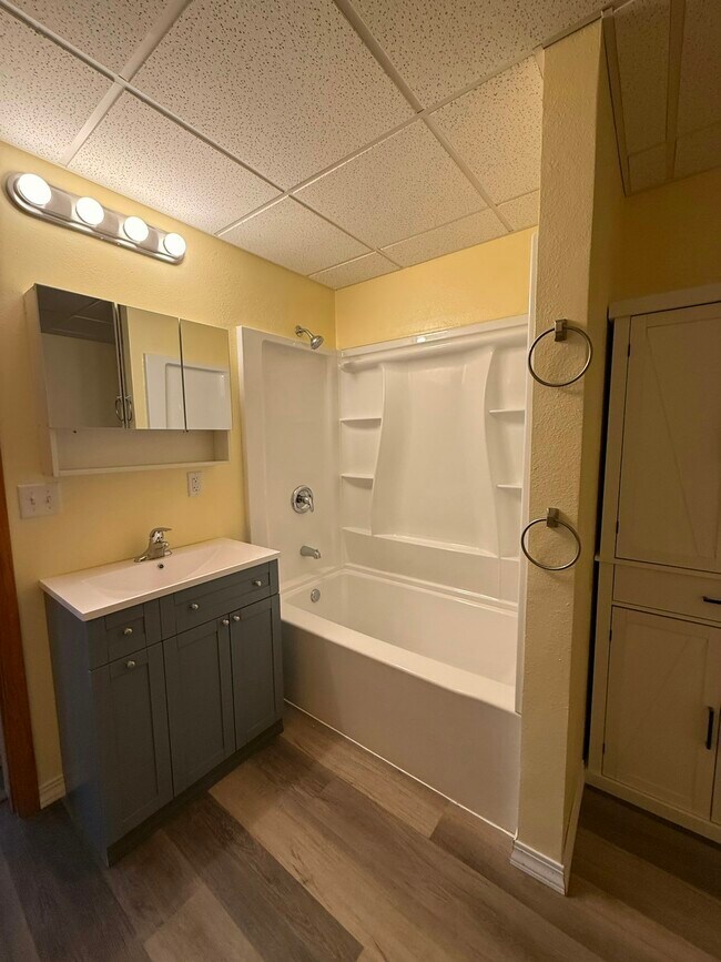 Photo - 211 Bank St Unit 1