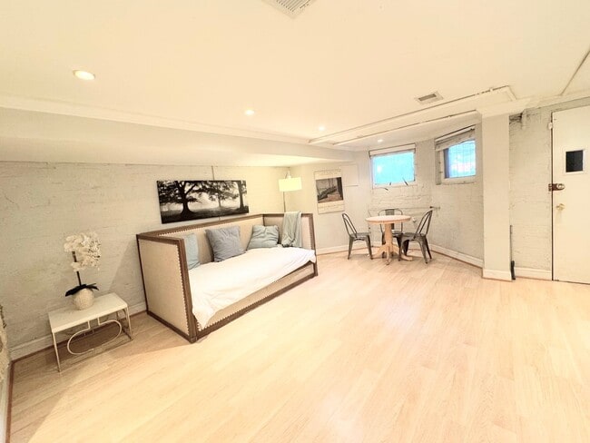 Photo - 3215 11th St NW Unidad Bsmt