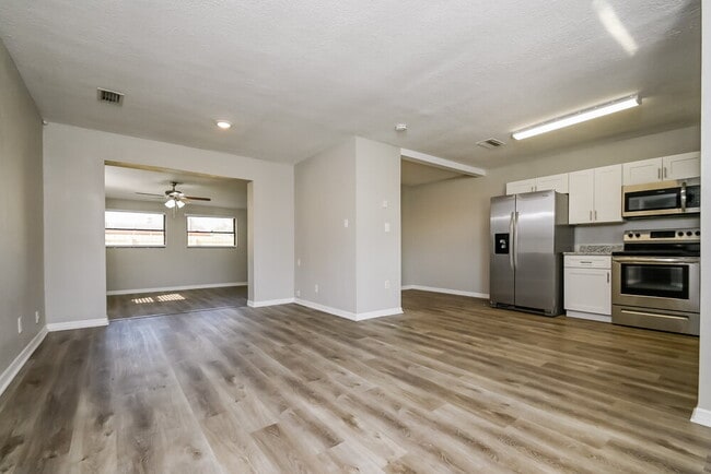 Photo - 1827 Rotary Dr