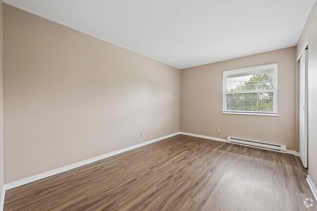2BR, 1BA - 825SF - Primary Bedroom