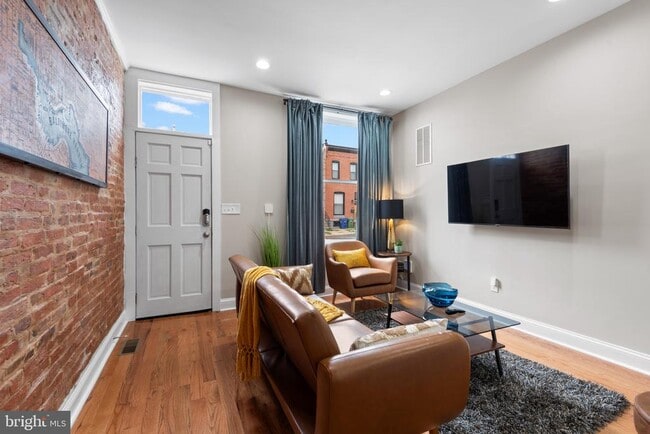 Photo - 2235 E Chase St