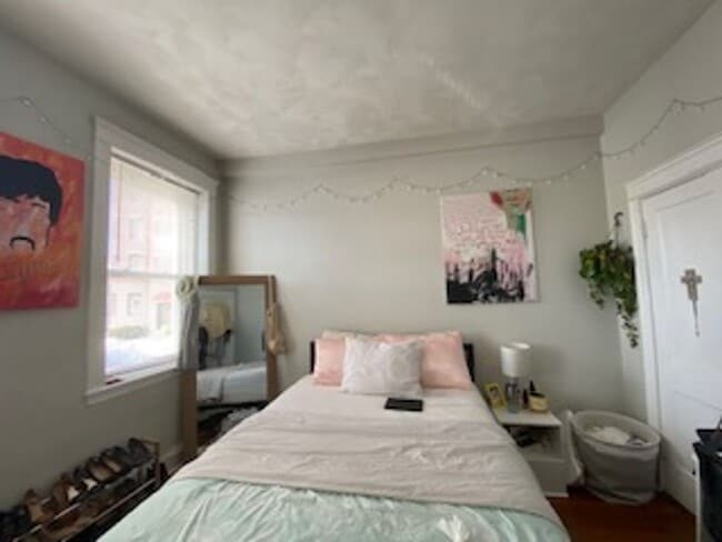 Photo - 2BR 1Bth unit. Heat/Hot Water included. Great location!