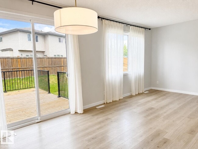 Photo - 22904-22994 94 Ave NW