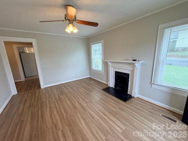 Photo - 502 S Main St