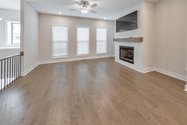 Photo - 413 Bishop Ln