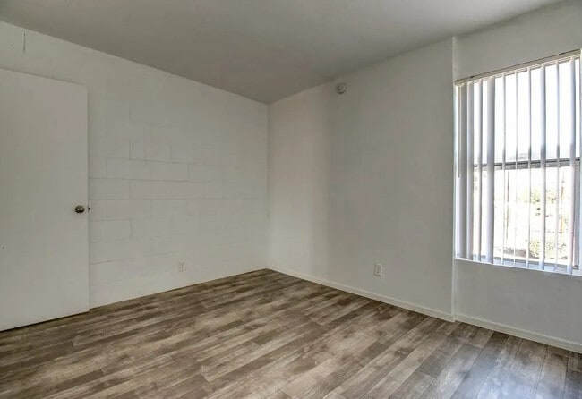 Photo - Vista Hermosa Apts