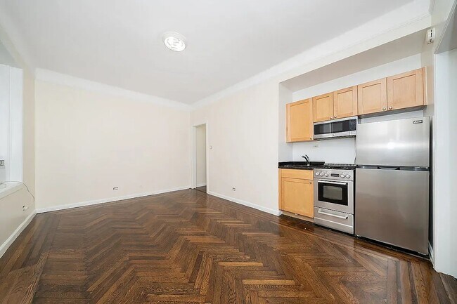Photo - 117 W 13th St Unidad 20