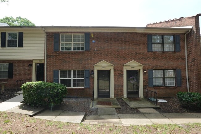 Building Photo - 8807 Hunter Ridge Dr