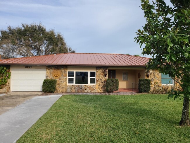 Photo - 2557 Pineapple Ave