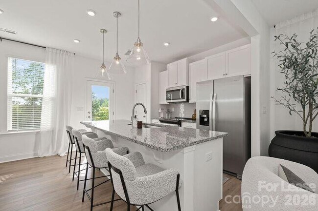 Photo - 2348 Layman Dr