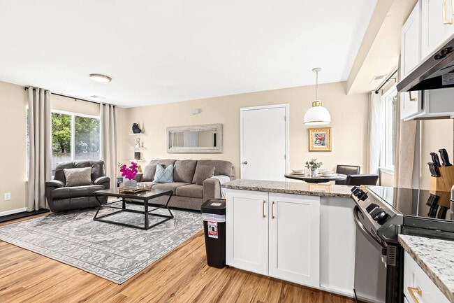 Building Photo - 18415 Sharon Ln Unit SI ID1054652P