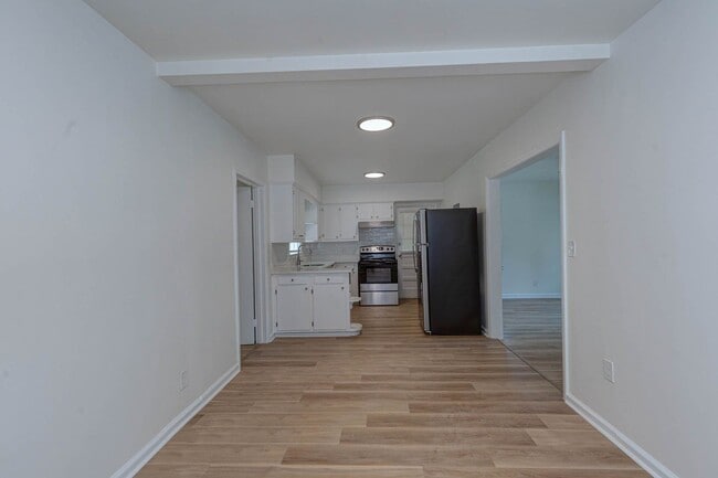 Photo - 2864 Hawthorne Dr