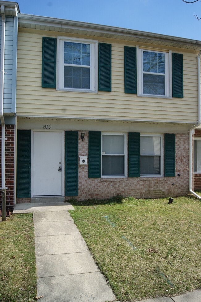 Building Photo - Charming 3 Bedroom/1.5 Bathroom Townhome in Edgewood, MD!
