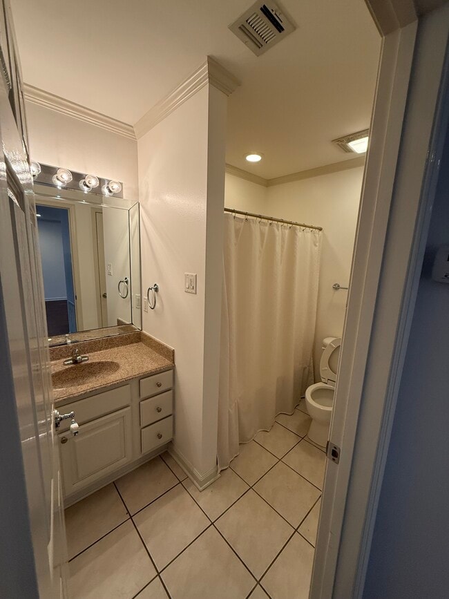 Photo - 529 Versailles Blvd