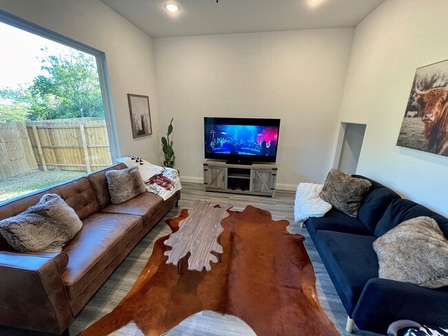 Photo - 2822 Angle Ave