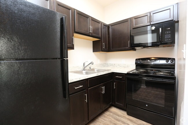 2BR, 2BA - Euclid - Kitchen - MidTown Apartments