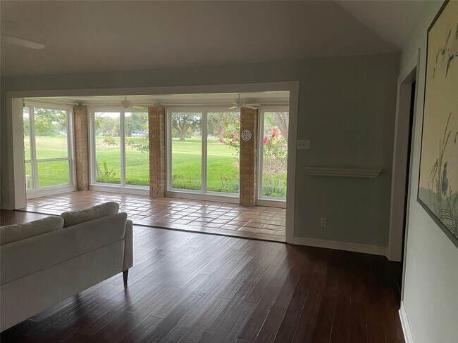 Photo - 314 Fox Briar Ln