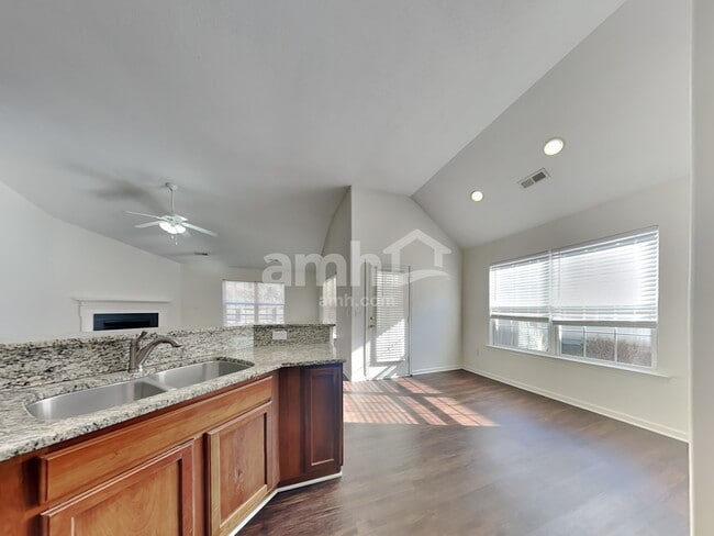 Photo - 16 Slow Creek Dr