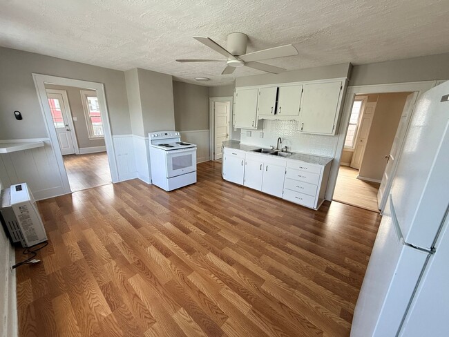 Building Photo - 100 Green St Unit 2