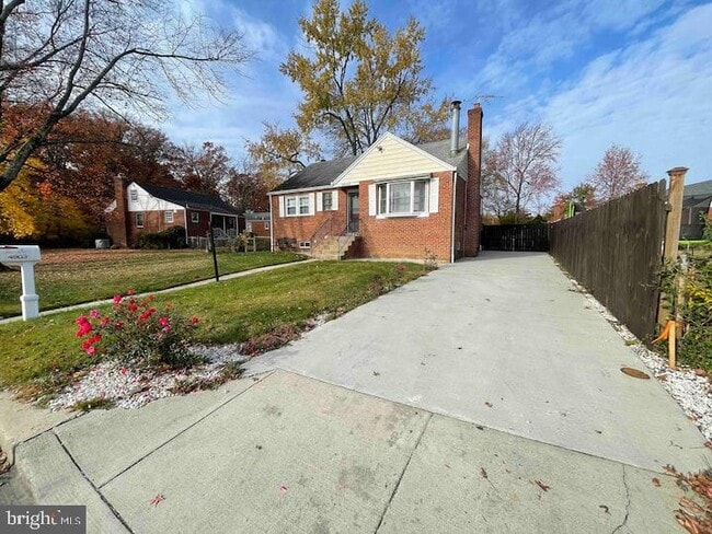 Photo - 4903 N Barnaby Ln