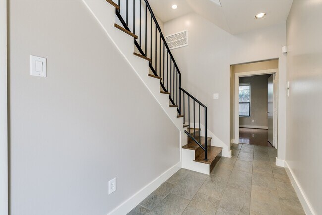 Photo - 1608 W Webster St