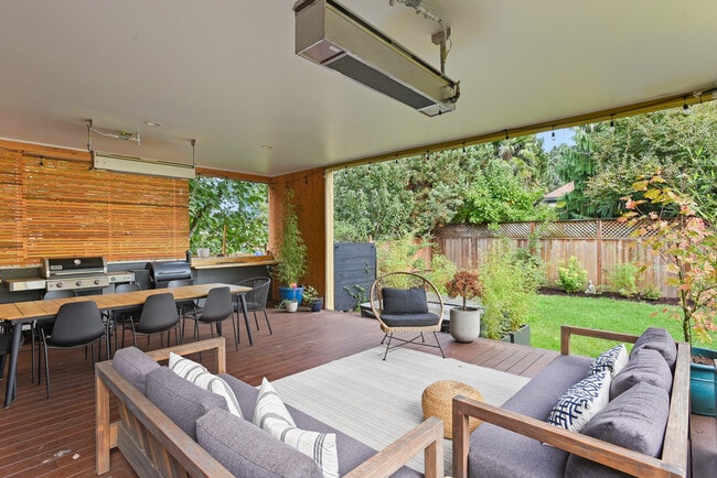 Building Photo - 2824 SE 18th Ave