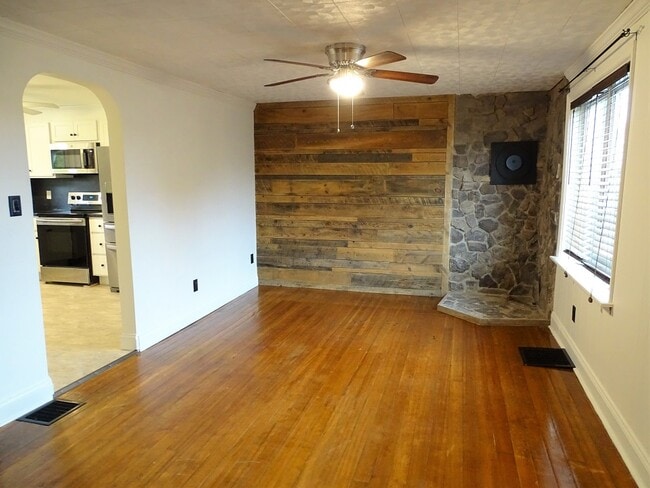 Photo - 160 Mechanic St