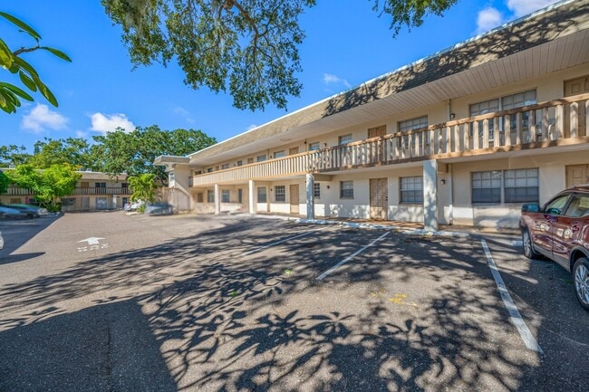 Building Photo - Breezy Palms