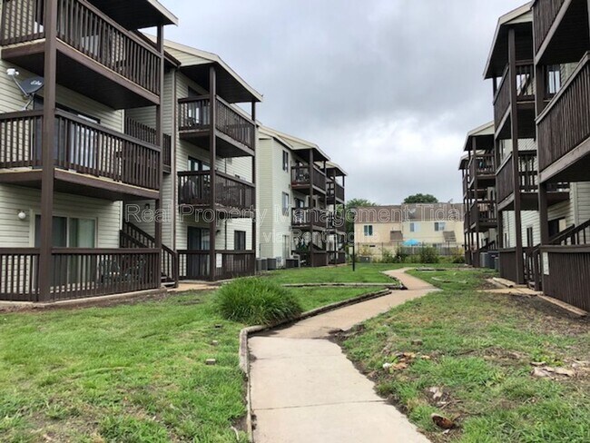 Photo - 302 Wells Ct Rental