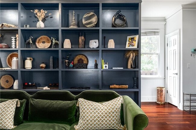 Photo - 570 Morgan St NE