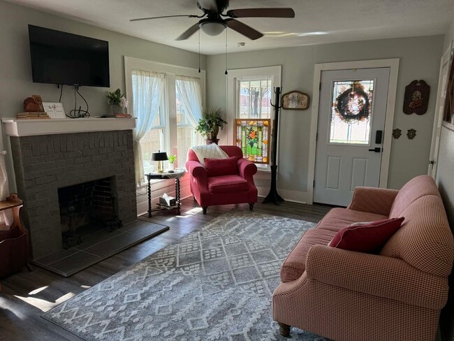 Photo - 606 N Polk St