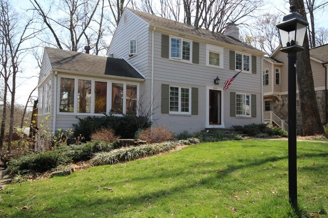 Building Photo - 3207 Circle Hill Rd