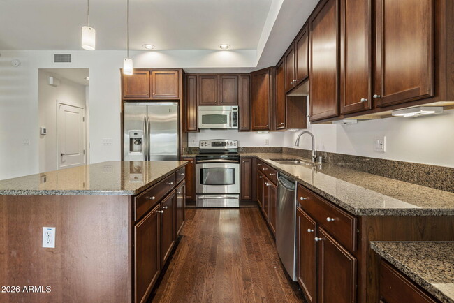 Photo - 525 W Lakeside Dr