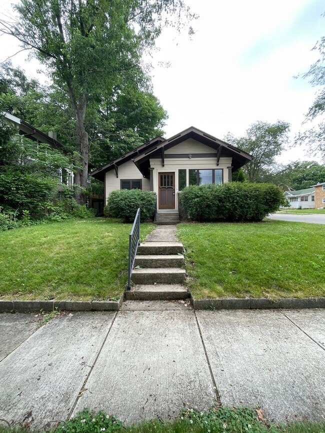 Building Photo - 3 Bedroom House Walking Distance to Purdue University