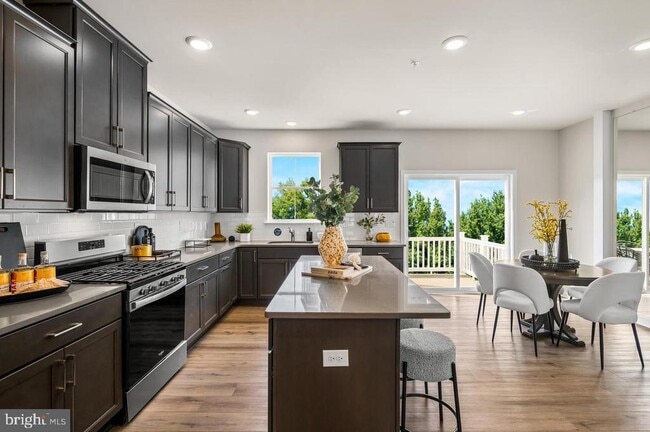 Photo - 35 E Front St