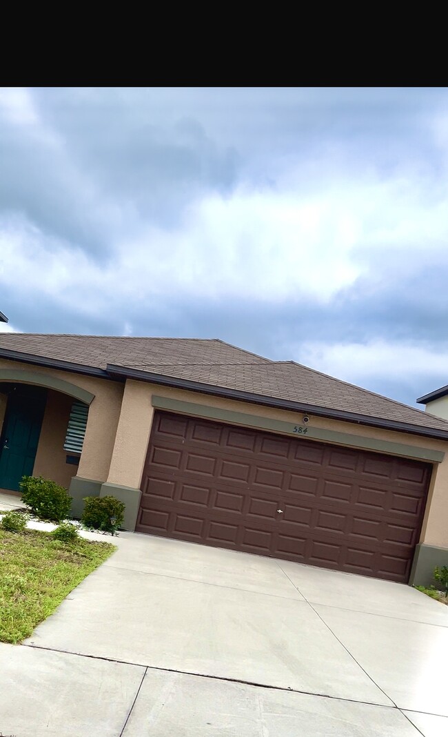 Photo - 584 Royal Empress Dr