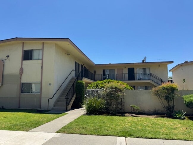 Building Photo - 1832 W Crestwood Ln Unit 1 Rental