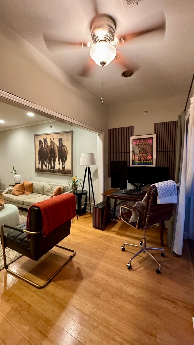 Photo - 2921 Lenox Rd NE Unit 407