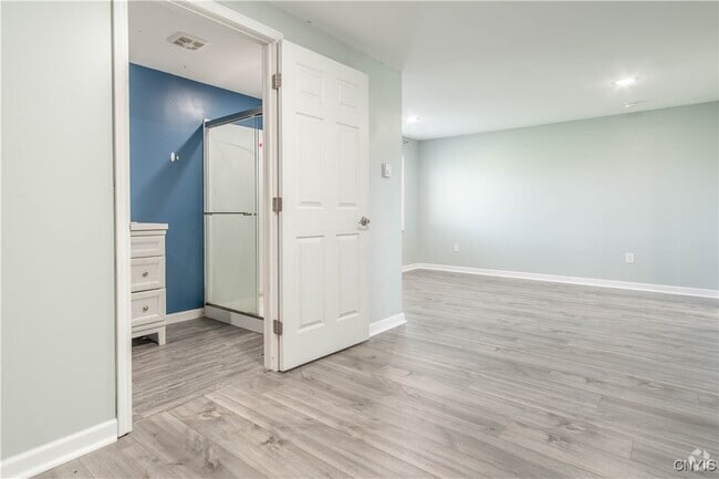Building Photo - 14530 Dodge Ave Rental
