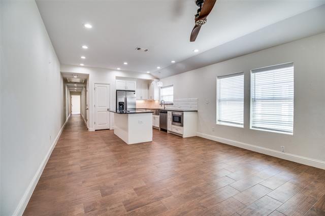 Photo - 614 E College St